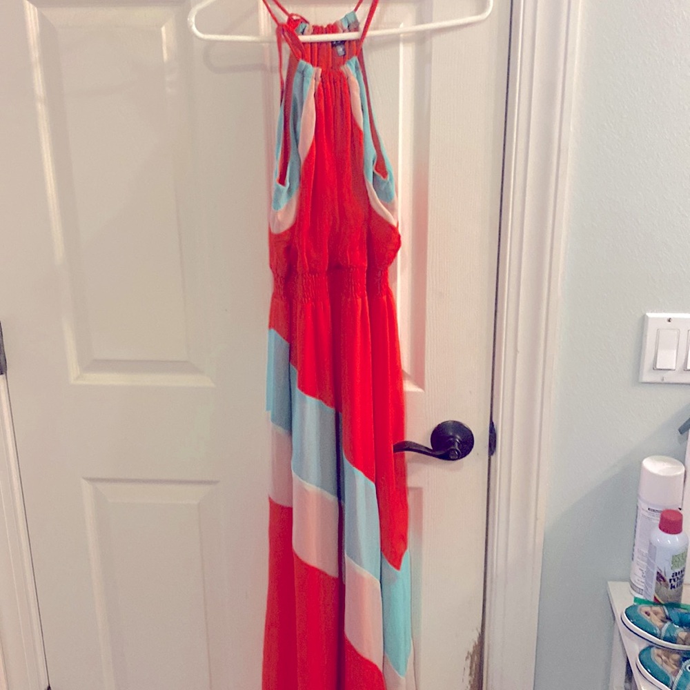 Small dress in high neck chevron stripes in crème and mint color coral dress